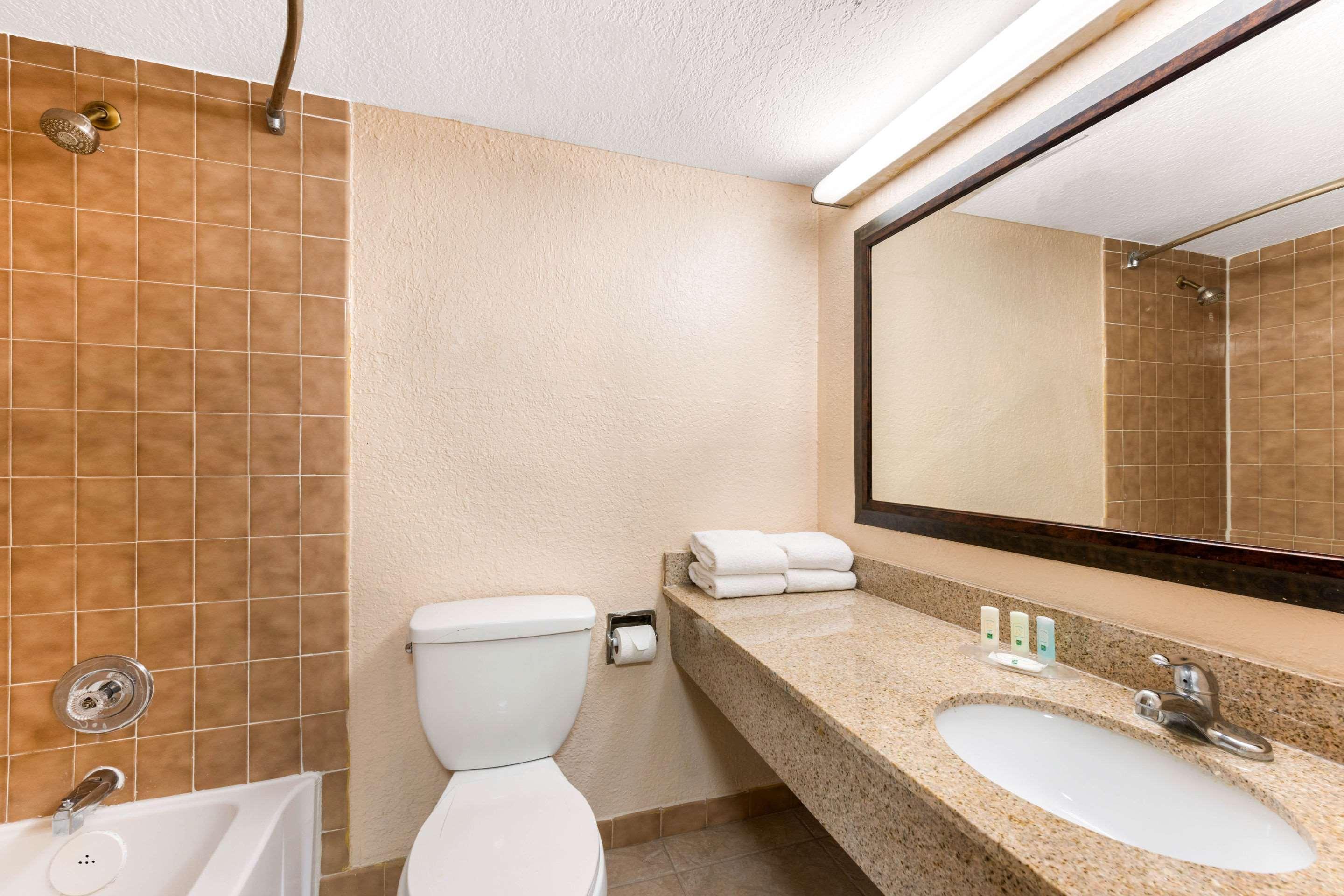 Quality Inn & Suites Orlando Airport Dış mekan fotoğraf