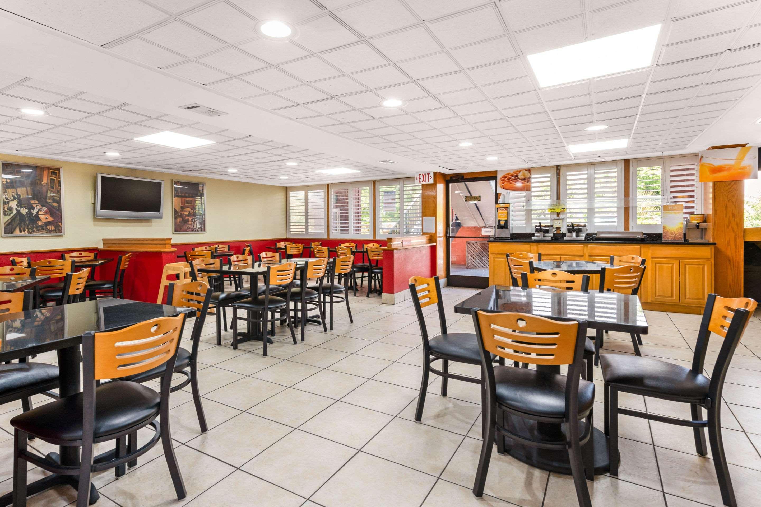 Quality Inn & Suites Orlando Airport Dış mekan fotoğraf